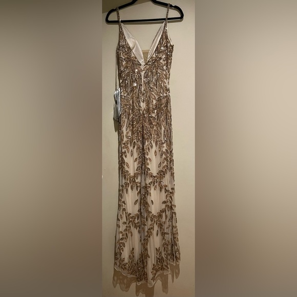 NWT Mac Duggal Style 5107 Plunging Neckline Sequins Gown Dress Gold Nude Size 10 - Picture 11 of 15